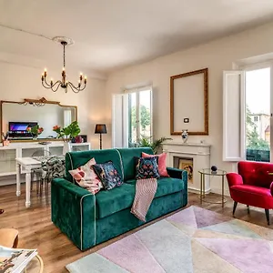 Aweshomeitaly - Park View Apartment